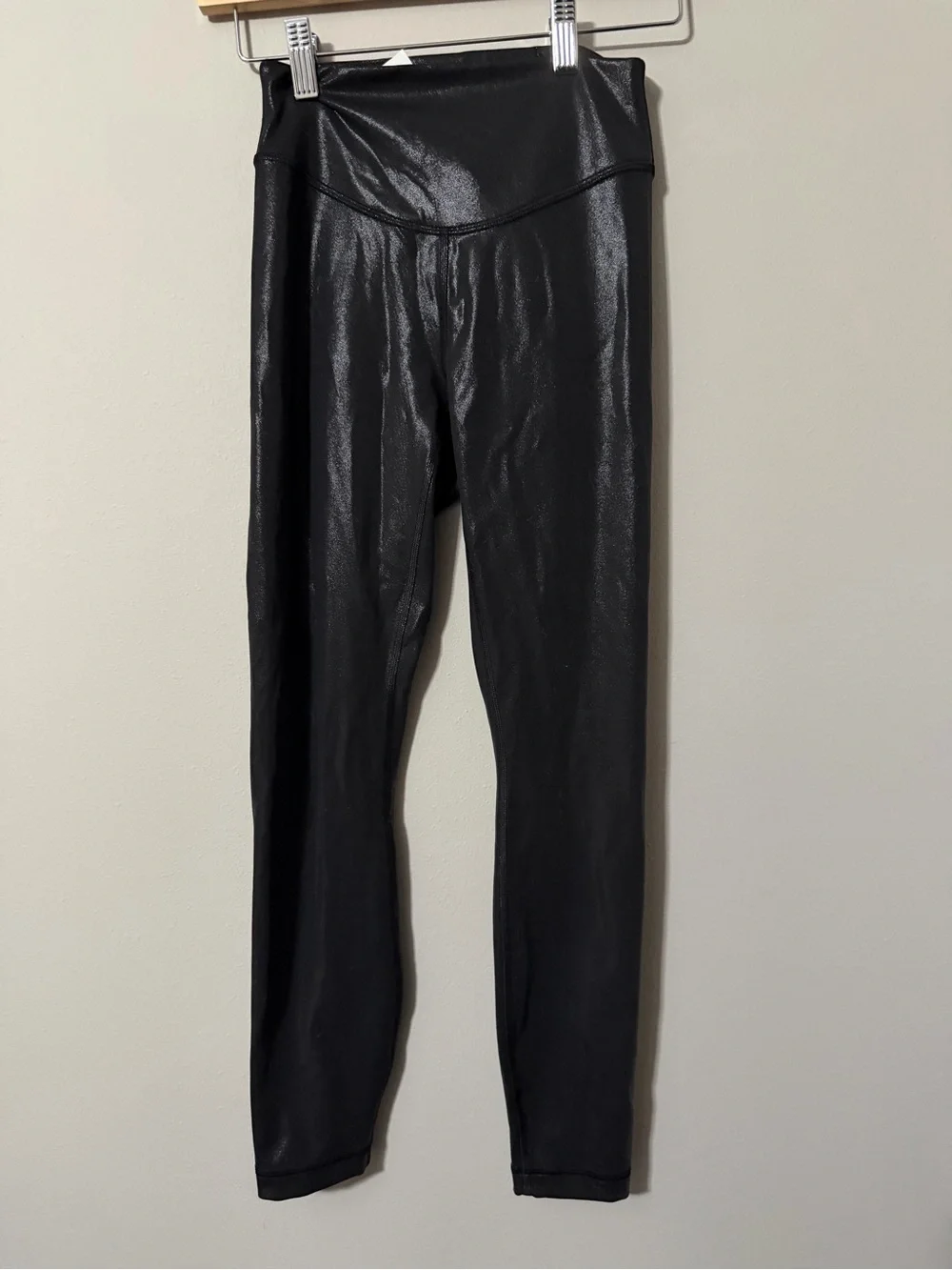 Lululemon Black Foil High Rise Leggings Size 4 - Picture 1 of 7